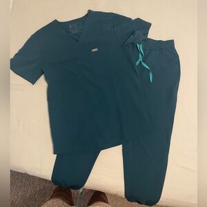 FIGS Caribbean Blue Scrub Set